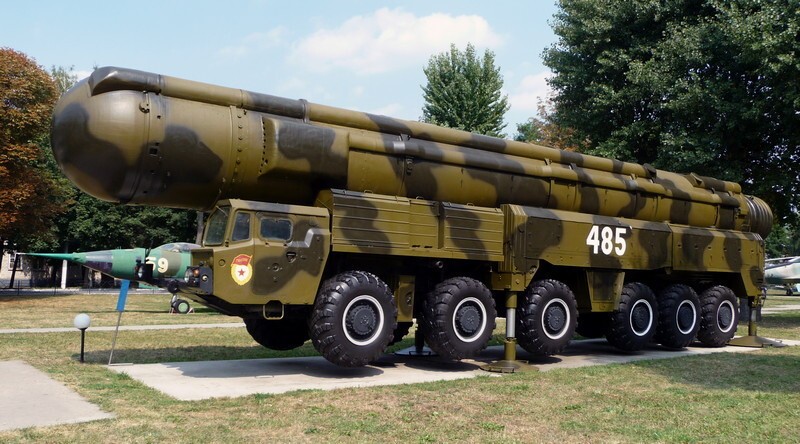 5. Подвижный грунтовый ракетный комплекс 15П645 (РСД-10) «Пионер».