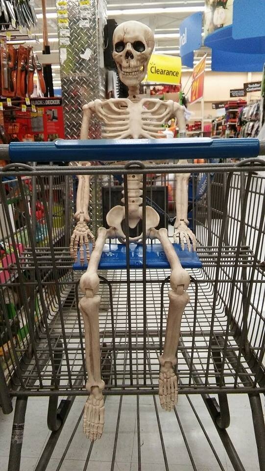 Со скелетом по магазинам 