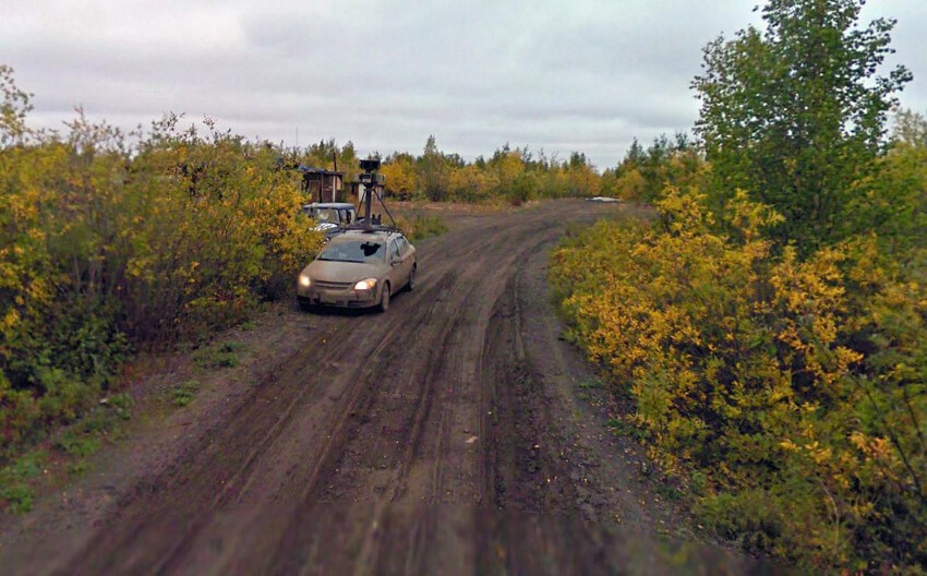 17. Автомобиль Google Street View заехал в тупик на северо-западе Канады. Что-то помешало ему продвинуться дальше. (Фото Google, Inc.):