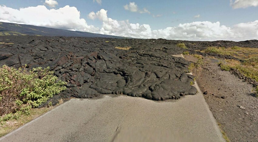 19. Приехали. Из-за очередного извержения вулкана Килауэа на Гавайях дорога оказалась перекрыта. (Фото Google, Inc.):