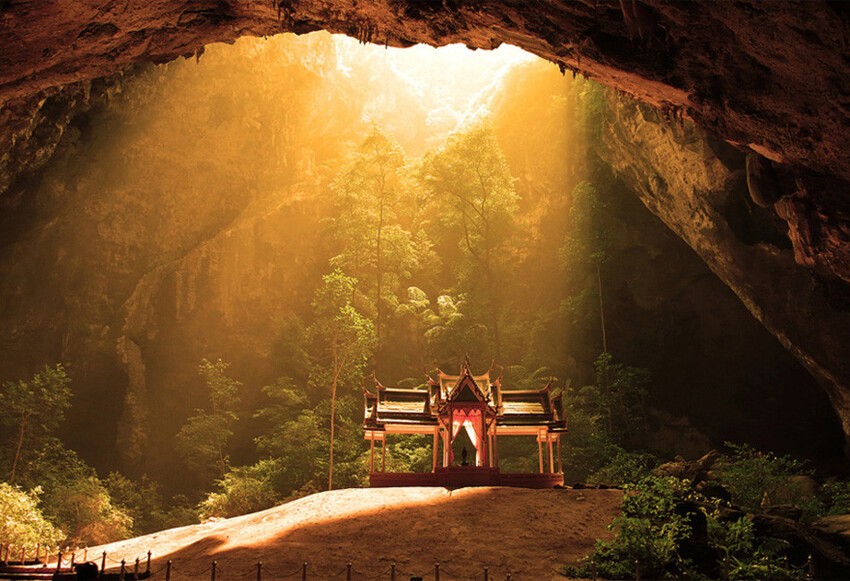 Храм внутри таиландской пещеры