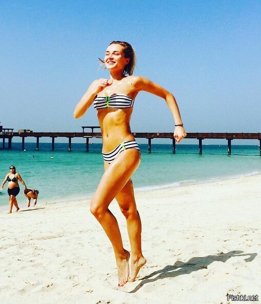 Полина Гагарина на пляже