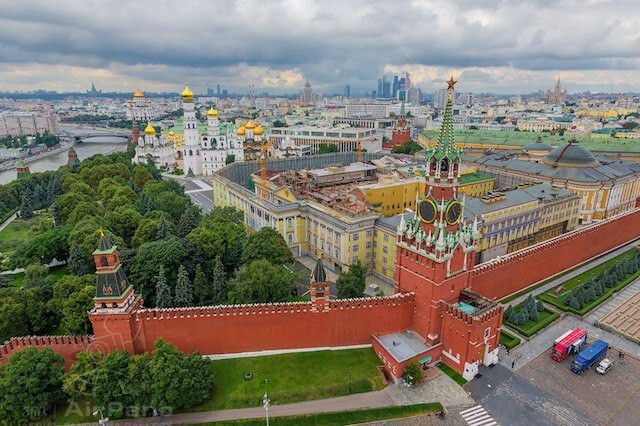 Московский Кремль — это самая большая в мире ....