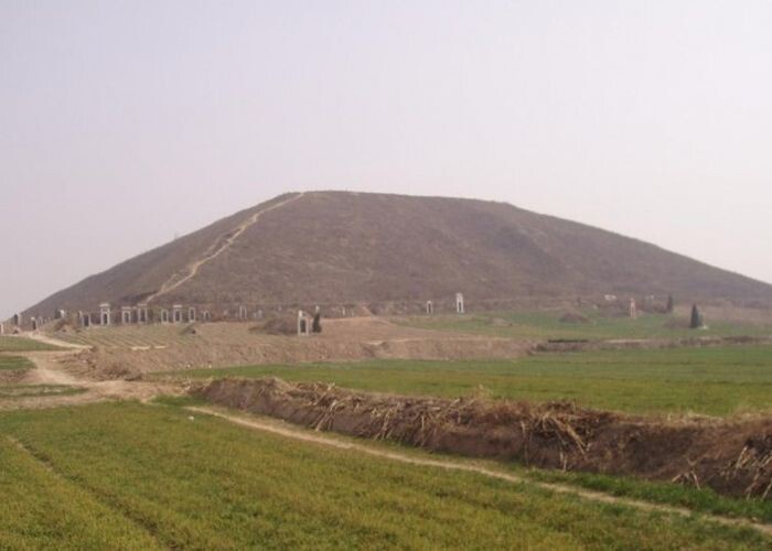 2. Белая пирамида, Китай