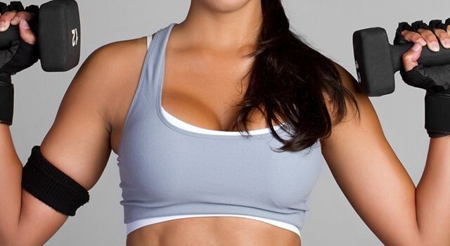 Миф 1: Спортивный бюстгальтер способствует росту груди