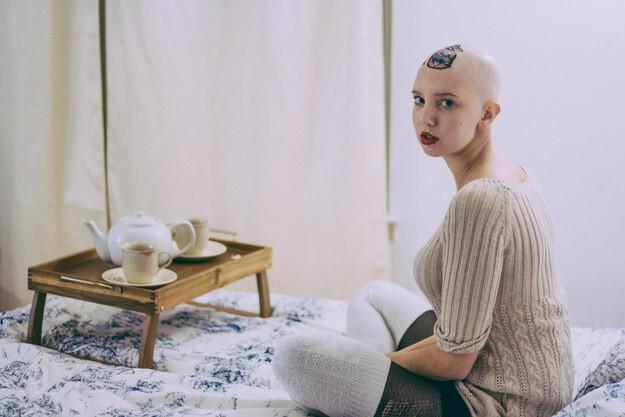 Эта девушка покрыла своё тело татуировками после удаления молочных желез из-за рака груди