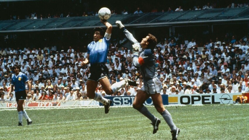 1. Чемпионат мира по футболу (1986 г.). Марадона - Рука бога 