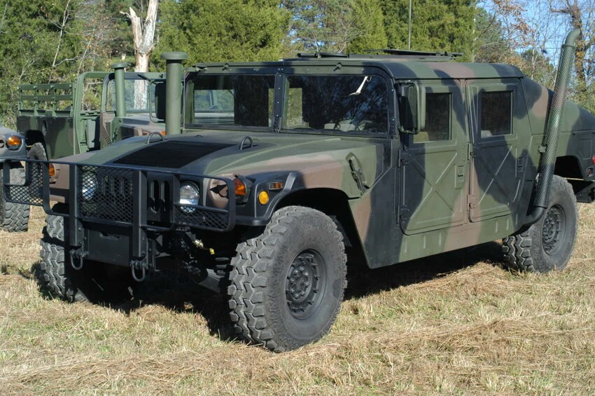  HMMWV, или Humvee, США.