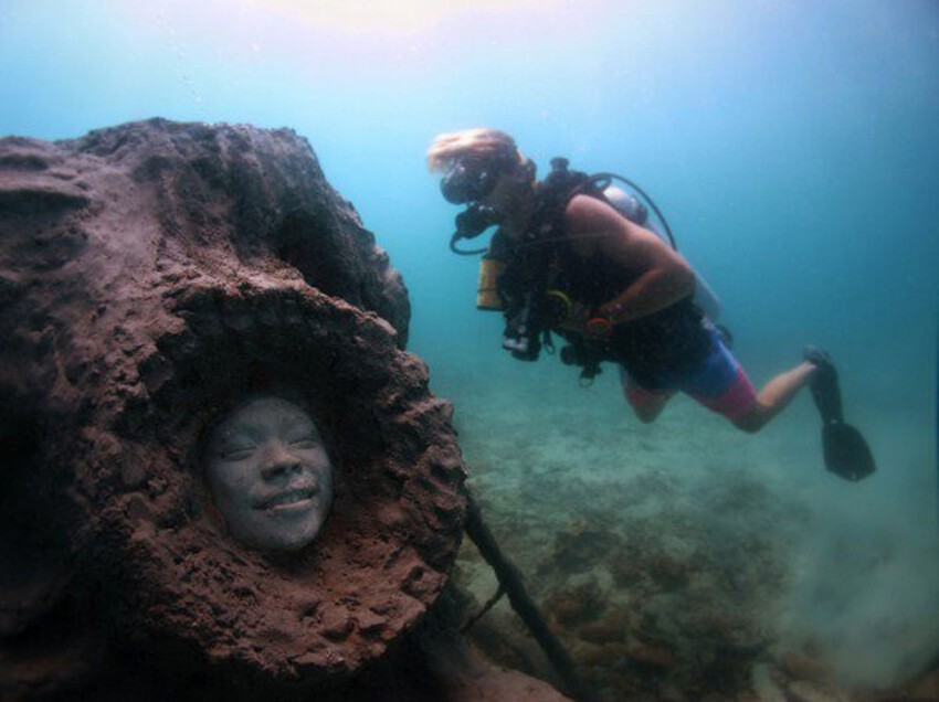 Красивые, но пугающие подводные скульптуры