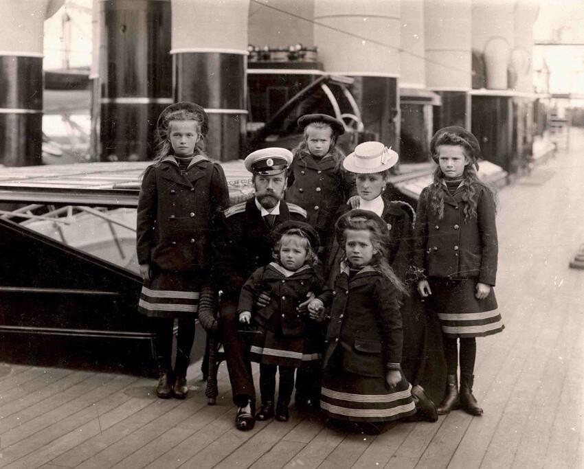 14. Царская семья Романовых, 1907 год.
