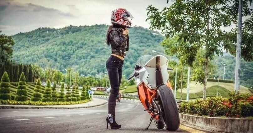 Сексуальные девушки и мотоциклы