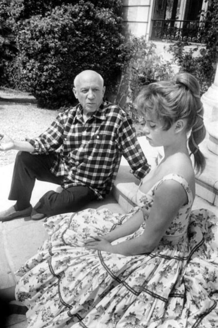 3. Пабло Пикассо и Брижит Бардо, 1956 год.