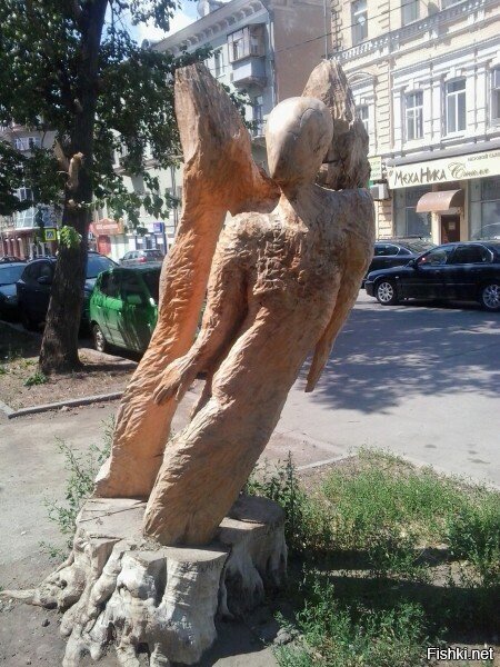 В Самаре какой-то мастер сделал из старого дерева