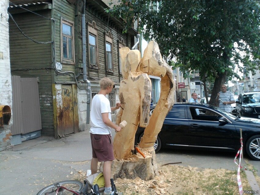 В Самаре какой-то мастер сделал из старого дерева