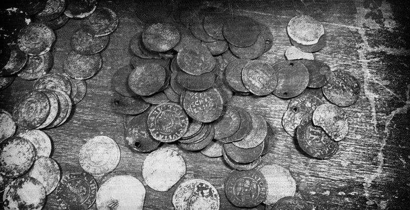 1. Дождь из старинных монет XVI-XVII с. Мещеры, Россия, 1940 год