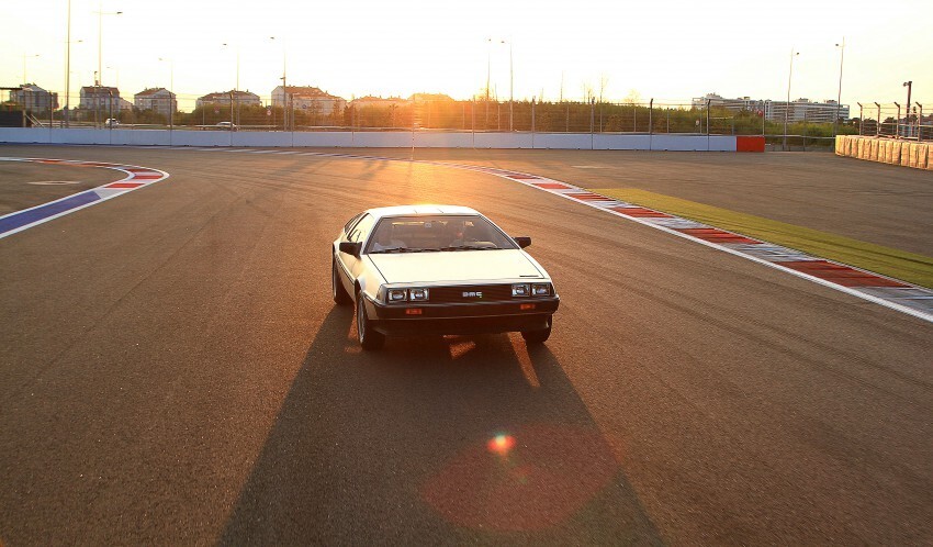 DeLorean прокатился по трассе в Сочи