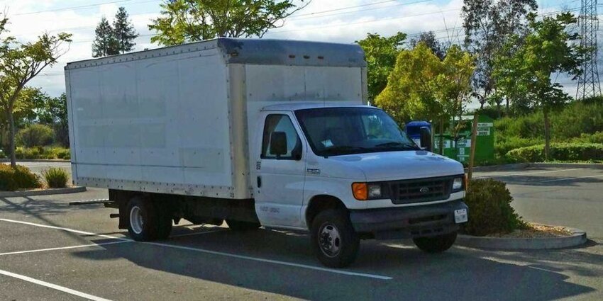 Молодой сотрудник Google живет в грузовике на парковке компании