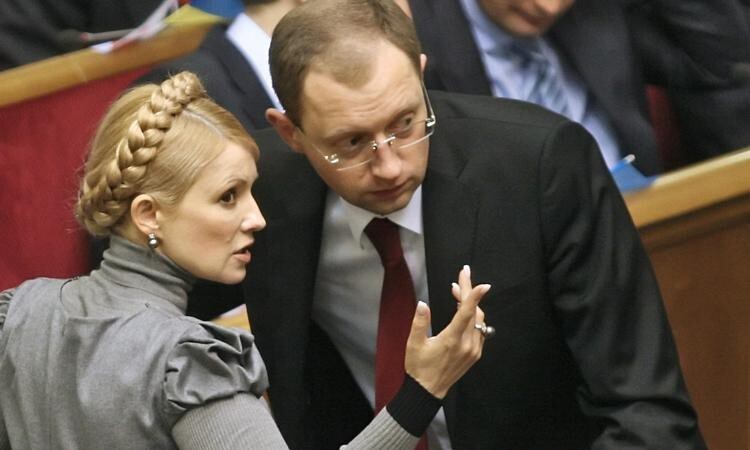 Яценюк обвинил Тимошенко в сексуальных домогательствах