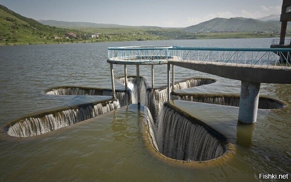 Водослив на Шамбской  ГЭС, Армения