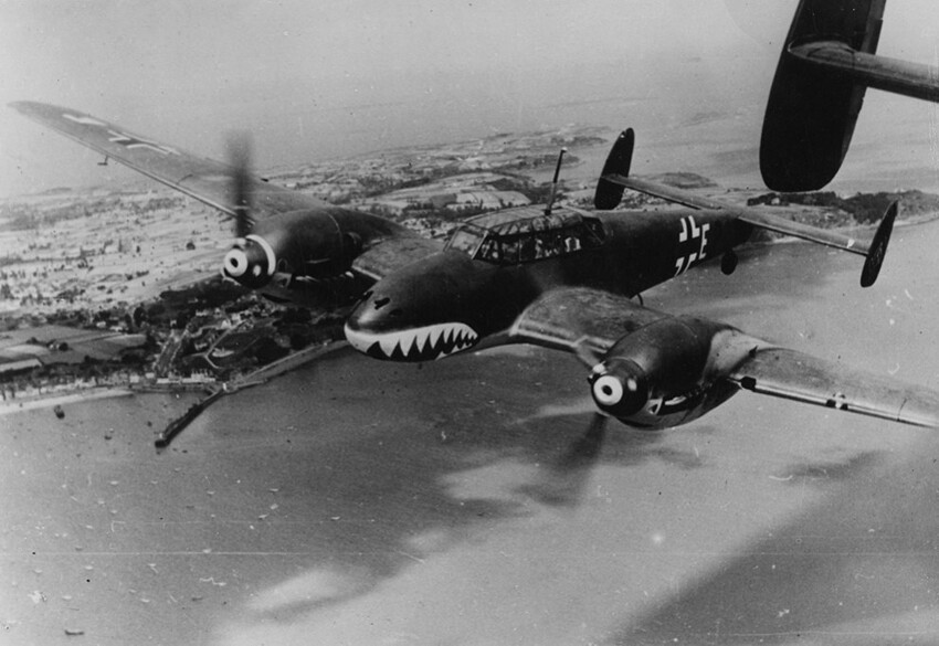 30. Bf-110C из 6-й группы 76-й эскадры тяжёлых истребителей над ЛаМаншем в период Битвы за Британию. 1940-й год