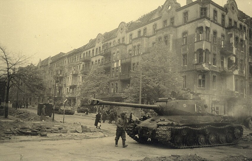 56. Улицы Берлина, 1945-й год