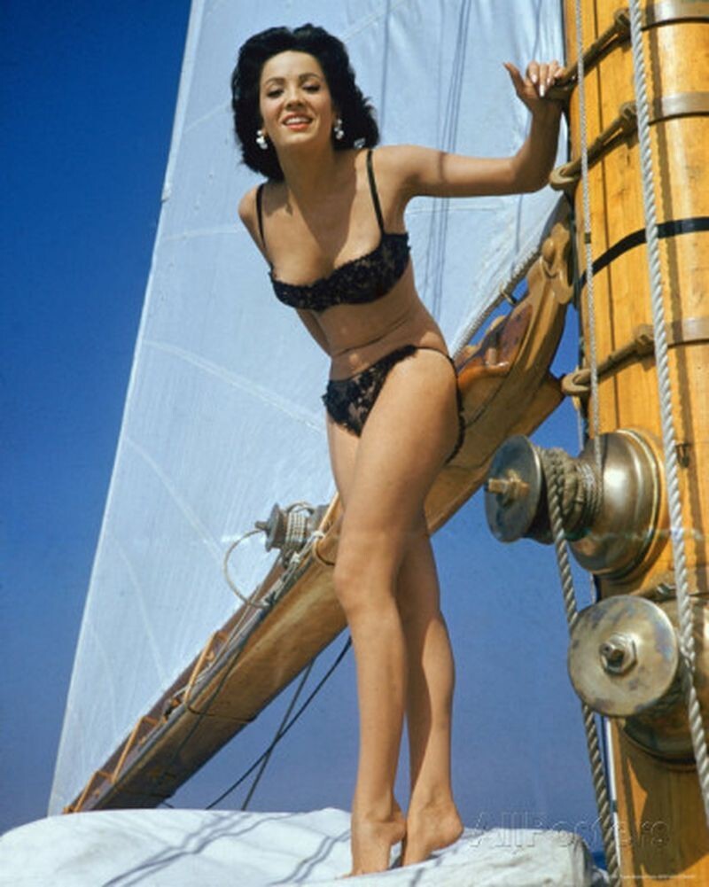 6. LINDA CRISTAL