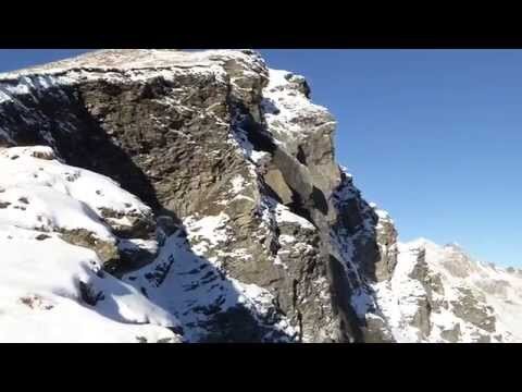 В горах Швейцарии отвалился кусок скалы 
