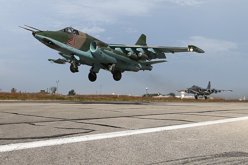 За 23 дня операции в Сирии совершено почти 1000 боевых вылетов. В общей сложности самолеты Воздушно-космических сил России уничтожили в Сирии 819 объектов ИГИЛ.