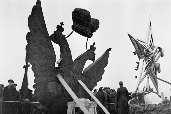 80 лет назад на башнях Кремля появились первые пятиконечные звезды