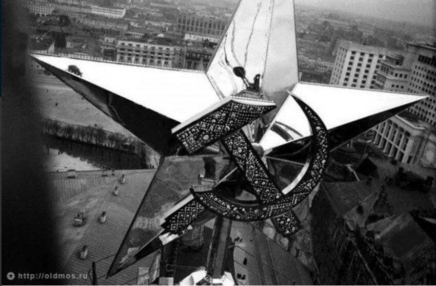 80 лет назад на башнях Кремля появились первые пятиконечные звезды