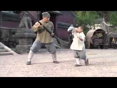 Джеки Чан учится техники Шаолинь у ребёнка 