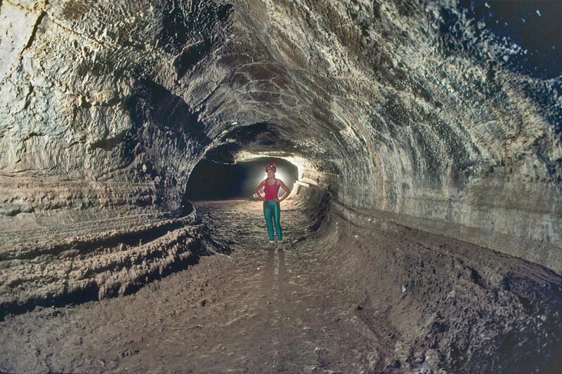 6. Лавовая труба в пещере Валентина – Калифорния. (Dave Bunnell)