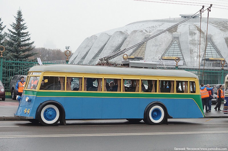 Парад ретро-троллейбусов в Москве