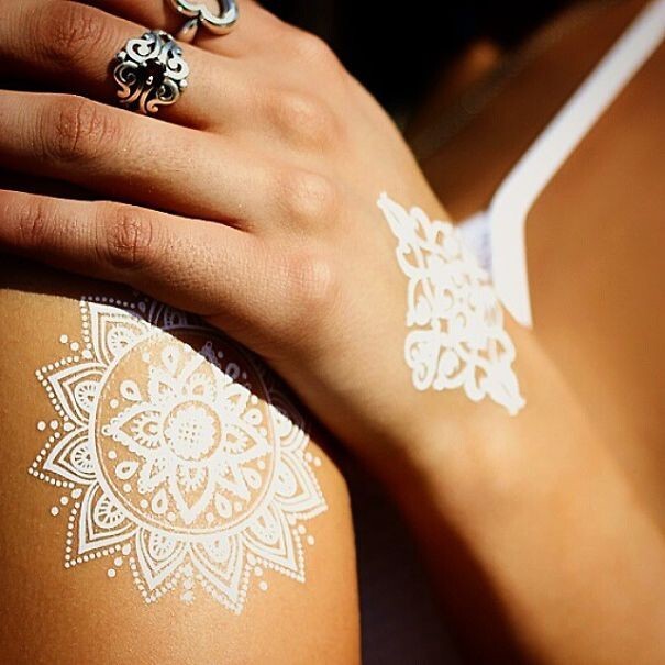 Потрясающие татуировки белой хной, похожие на кружева