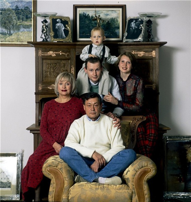 Николай Караченцов с семьей, 2004 год.