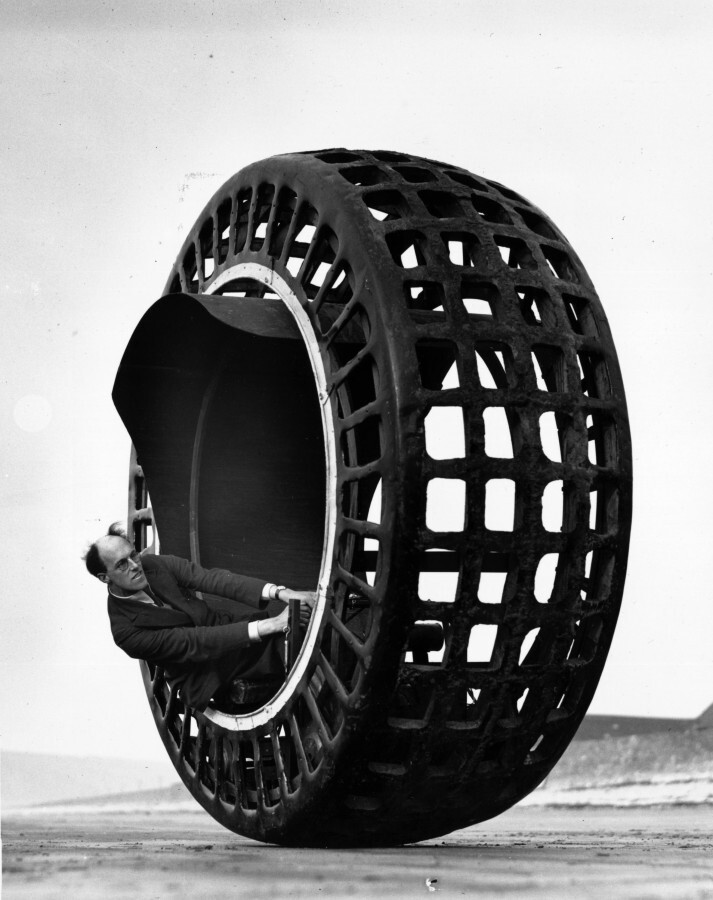 Другая модель мотоцикл - колесо (1932). 