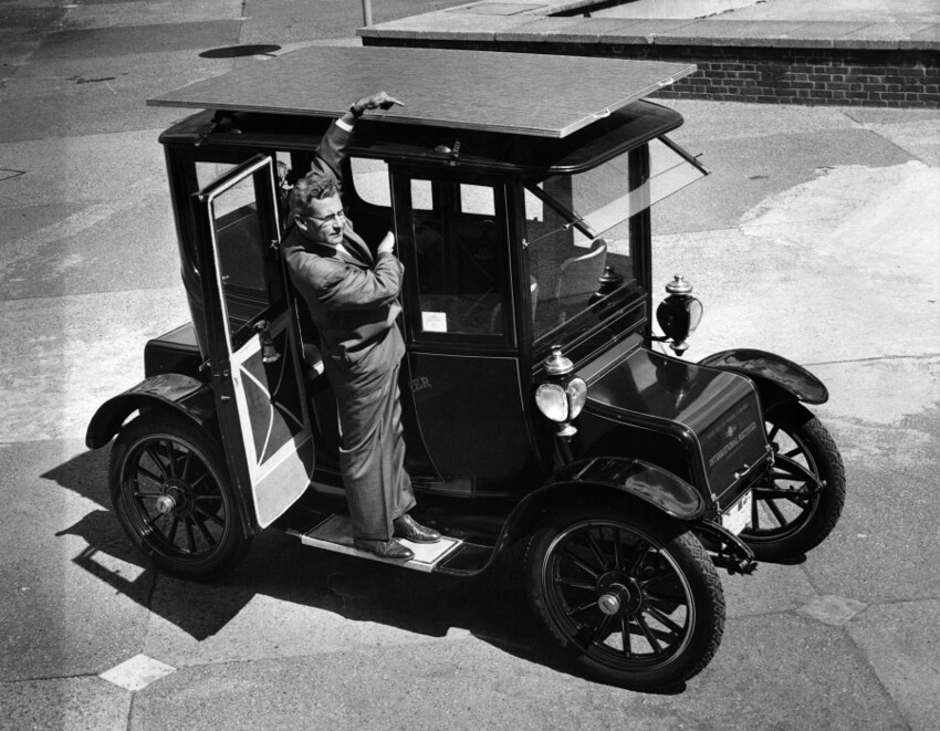 Электрический автомобиль 1912 года, позднее в 1959 году к машине адаптировали солнечную батарею, идея солнечного автомобиля нужно признаться оказалась весьма успешной. 