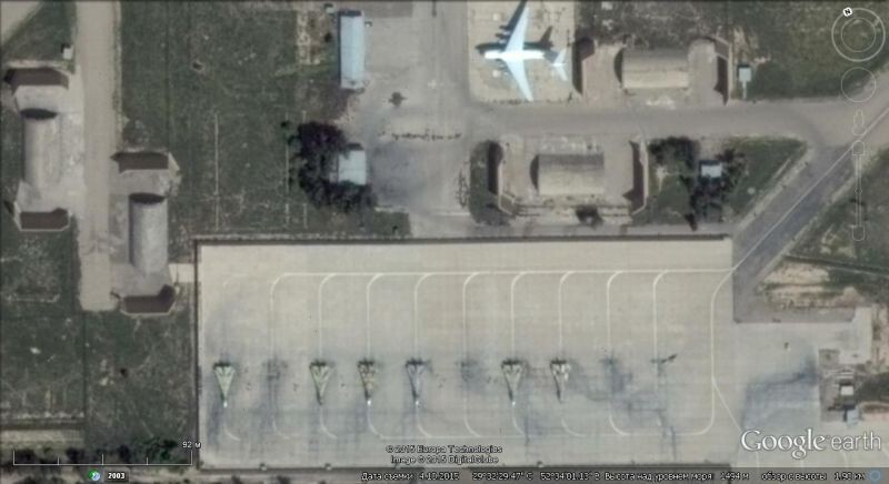 Спутниковый снимок Google earth: иранские Су-24МК на авиабазе Шираз