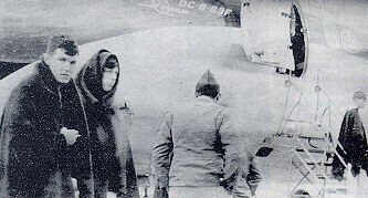 Стюардесса Nancy Jacquier с советскими сигаретами