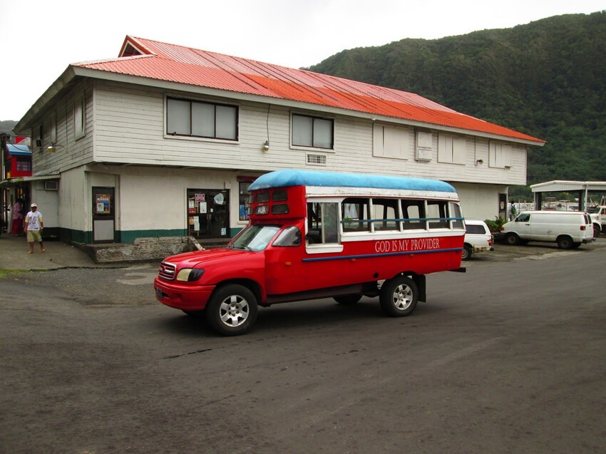 Самодельные автобусы из легковушек в Самоа