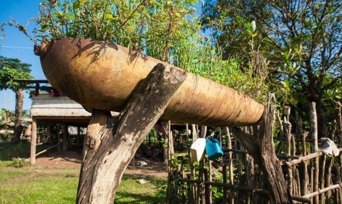  Лаосские неразорвавшиеся бомбы в быту жителей Лаоса