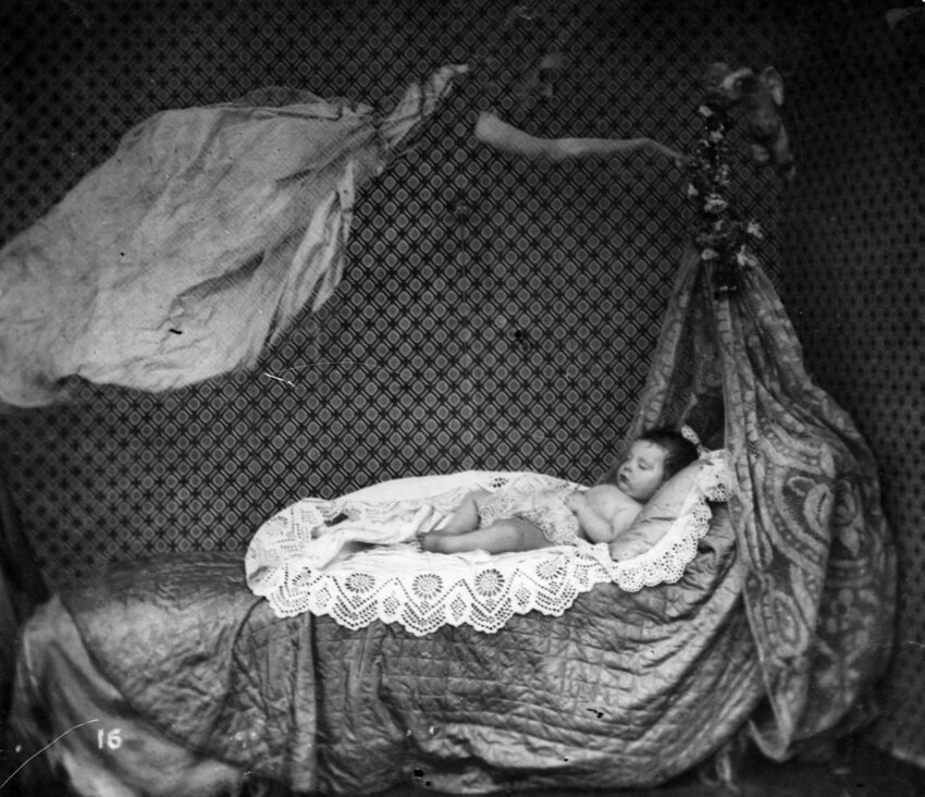 Призрак над детской колыбелькой, примерно 1860 год