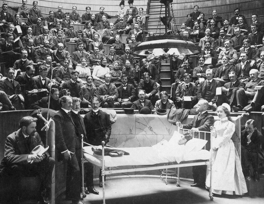 12. Лекционный зал медицинского колледжа Раш, Чикаго, 1900 год.