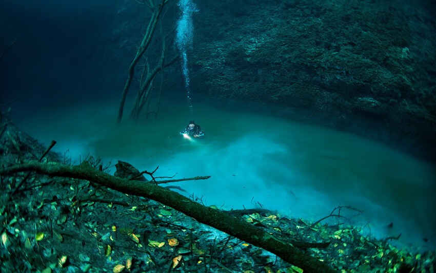 Фотограф из России обнаружил реку, текущую... под водой!