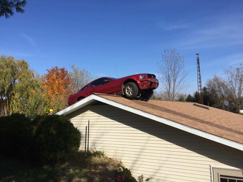Машина приземлилась на крыше