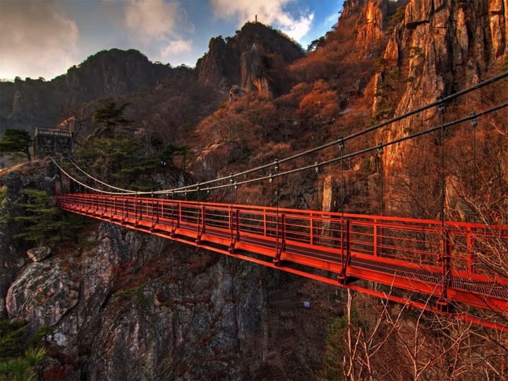 4. Подвесной мост Даедунсан — Южная Корея