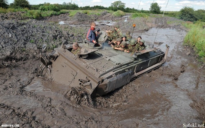 Таньки в танке грязи не боятся!