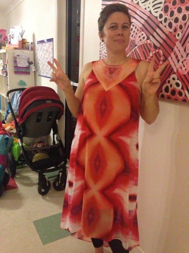 Мать троих детей Сэм Джокел показывала своё новое платье мужу, когда вдруг поняла, что узор на платье похож на множество вагин.