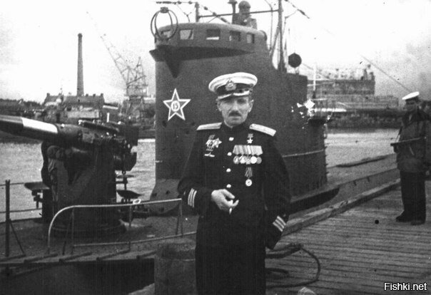 Командир советской подводной лодки Л-3 Герой Советского Союза капитан 3-го ра...