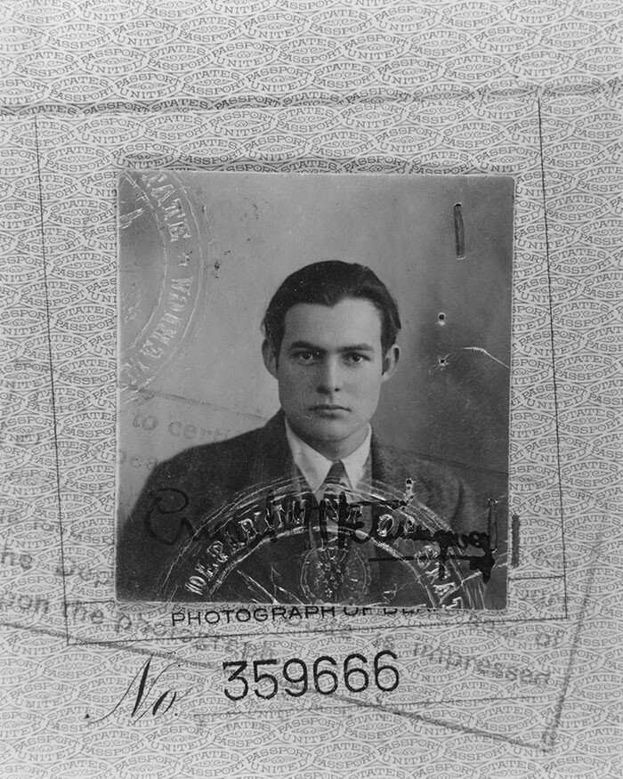 27. Эрнест Хемингуэй, фотография в паспорте, 1923 